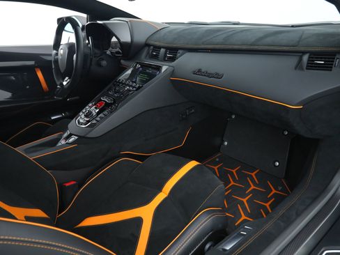 Used 2020 Lamborghini Aventador SVJ image 20