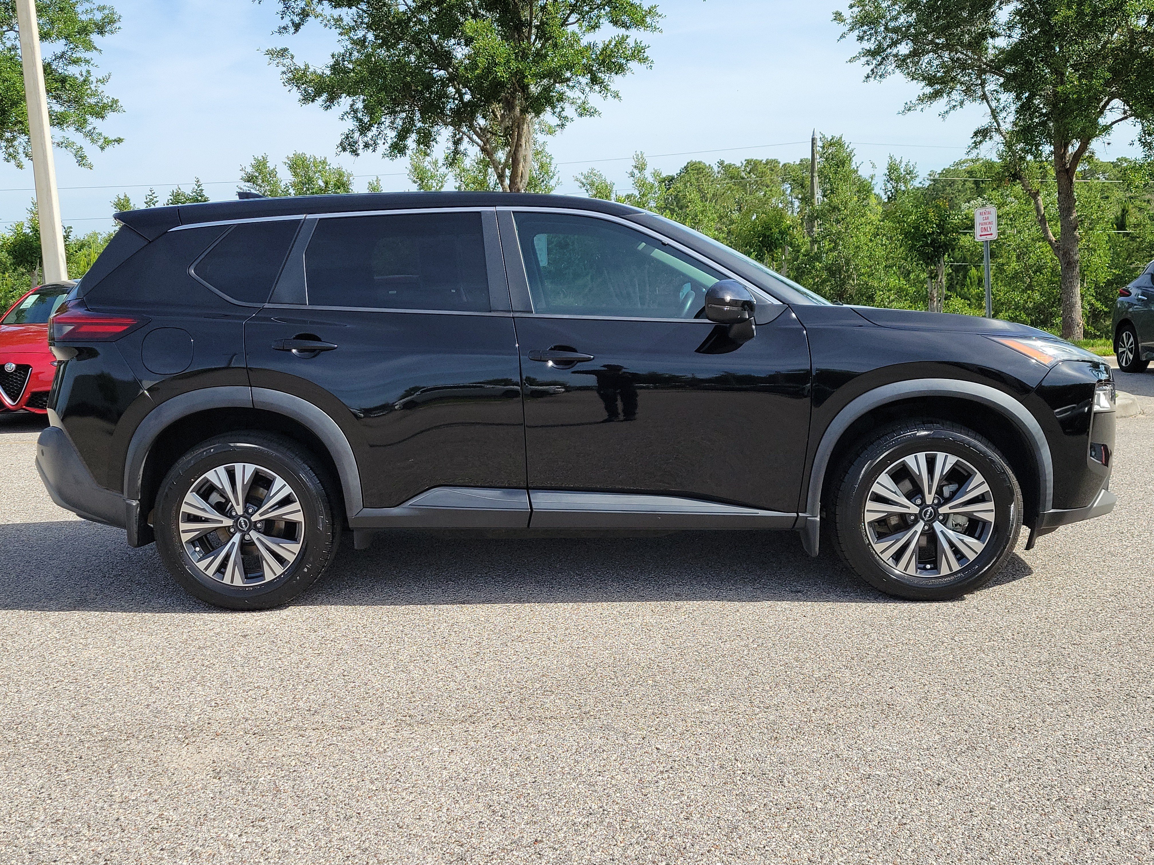 Certified 2022 Nissan Rogue SV FWD image 4