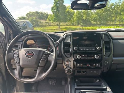 Used 2021 Nissan Titan PRO-4X w/ Pro-4x Convenience Package AWD/4WD image 11