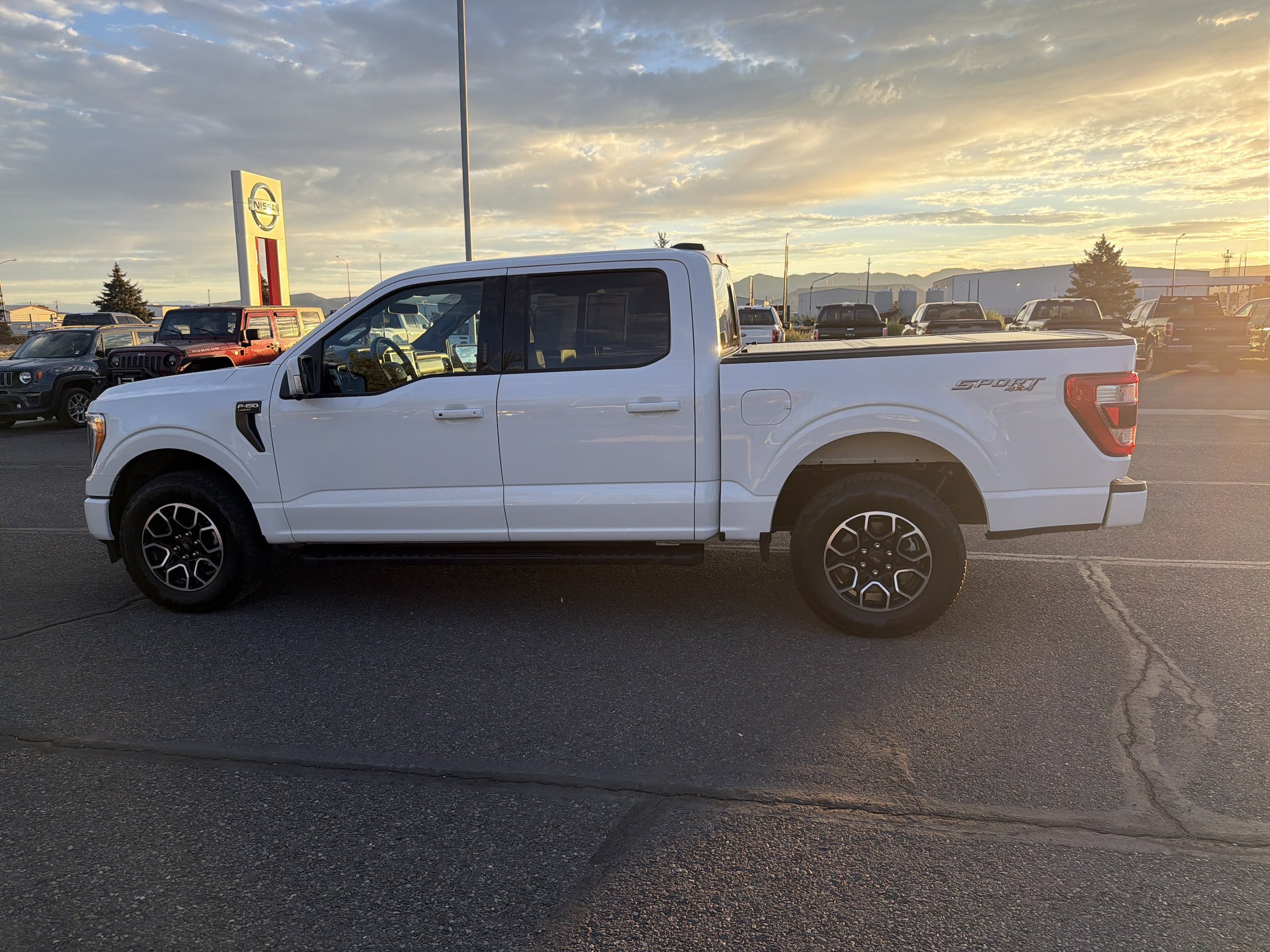 Used 2023 Ford F150 Lariat w/ Max Trailer Tow Package AWD/4WD image 4