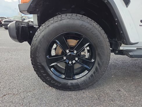 Used 2021 Jeep Wrangler Unlimited Sahara AWD/4WD image 9