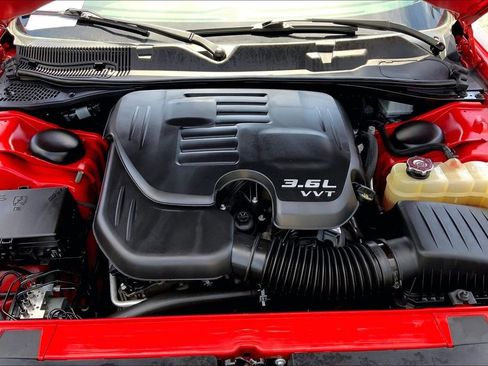 Used 2021 Dodge Challenger SXT w/ Driver Convenience Group RWD image 20