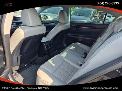 Used 2017 Lexus ES 350 w/ Luxury Package FWD image 14