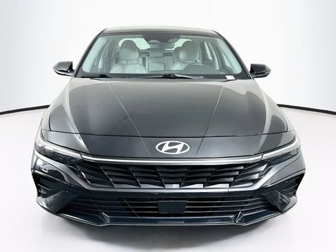 Used 2025 Hyundai Elantra Limited FWD image 2