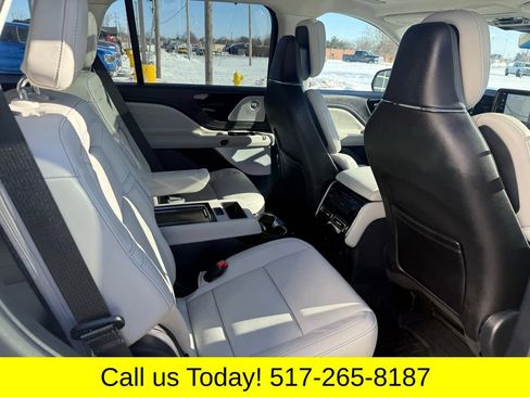 Used 2025 Lincoln Aviator Reserve w/ Equipment Group 201A AWD/4WD image 16