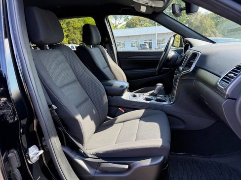 Used 2019 Jeep Grand Cherokee Laredo image 13