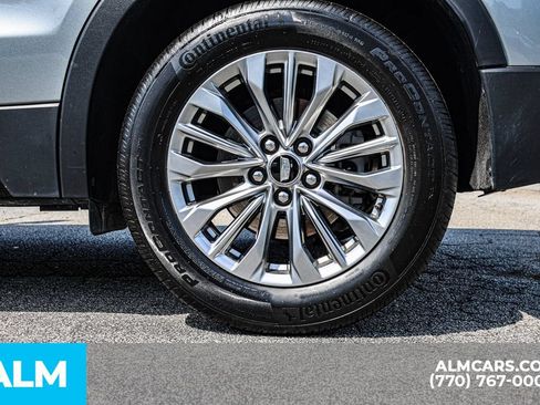 Used 2025 Cadillac XT4 Premium Luxury FWD image 16