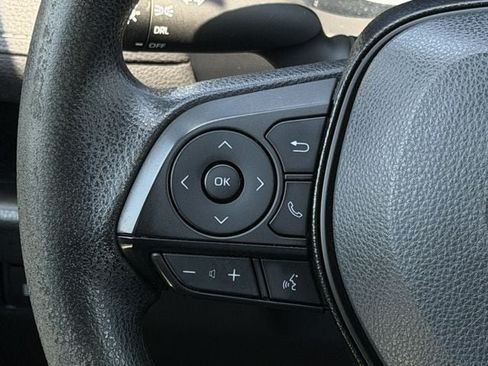 Used 2021 Toyota RAV4 LE FWD image 13