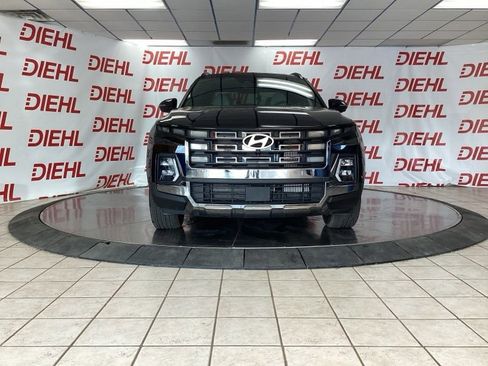 Used 2025 Hyundai Santa Cruz Limited AWD/4WD image 2