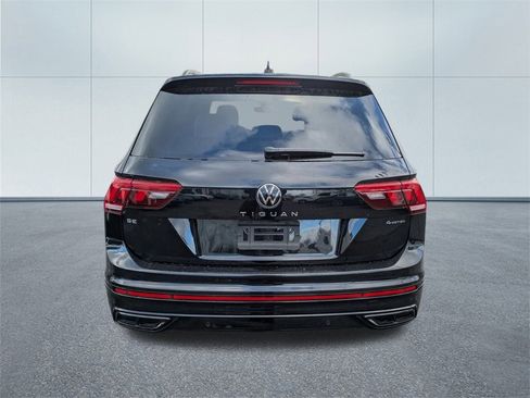 Used 2022 Volkswagen Tiguan SE R-Line image 4