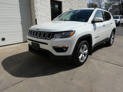 Used 2019 Jeep Compass Latitude AWD/4WD image 4