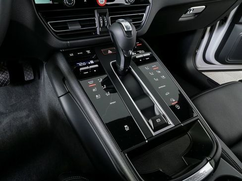 New 2026 Porsche Macan image 19