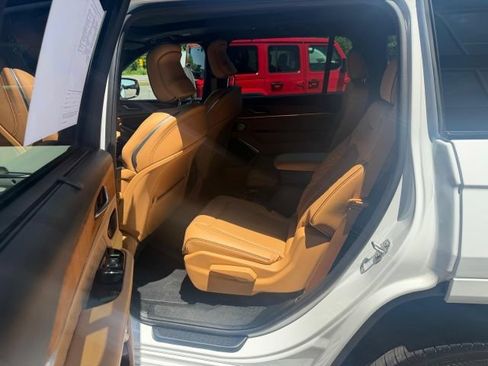 Used 2023 Jeep Grand Cherokee L Summit AWD/4WD image 12