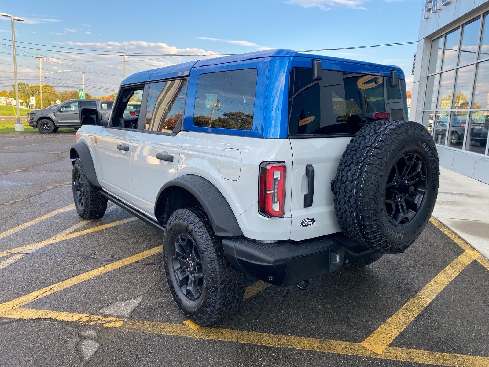 Used 2026 Ford Bronco Badlands AWD/4WD image 4
