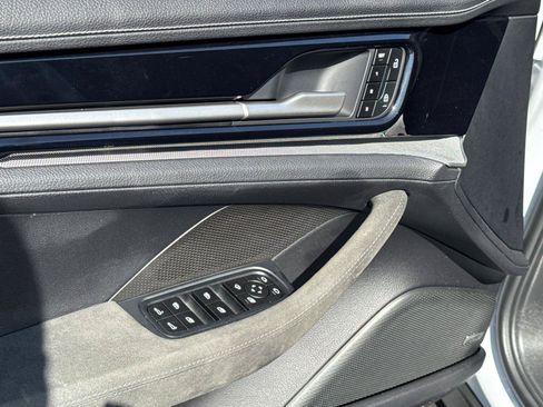 Used 2025 Porsche Panamera image 27