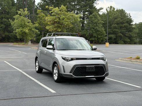 Used 2023 Kia Soul LX w/ LX Technology Package FWD image 1