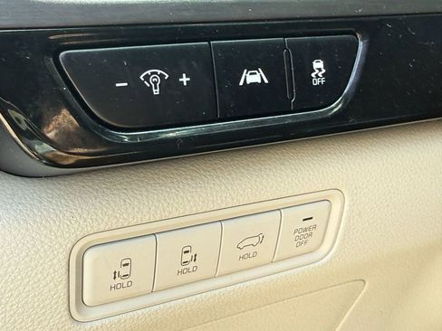 Used 2022 Kia Carnival EX FWD image 14