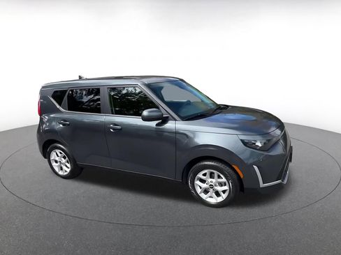 Used 2025 Kia Soul LX w/ LX Technology Package FWD image 2