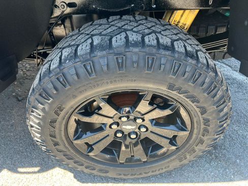 Used 2019 Chevrolet Colorado ZR2 w/ ZR2 Midnight Special Edition AWD/4WD image 9