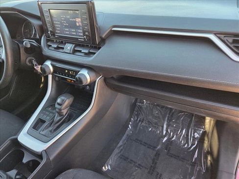 Used 2021 Toyota RAV4 LE image 20