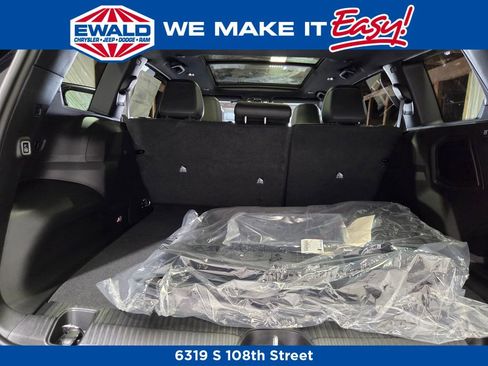 New 2026 Jeep Cherokee Overland image 21