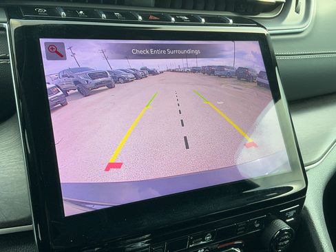 Used 2022 Jeep Grand Cherokee L Limited AWD/4WD image 12