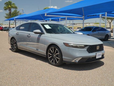 Used 2023 Honda Accord Touring image 3