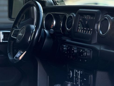 Used 2020 Jeep Wrangler Unlimited Sahara image 12