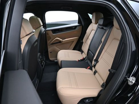 New 2026 Porsche Cayenne Coupe AWD/4WD image 25