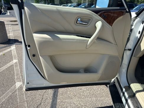 Used 2017 INFINITI QX80 4WD w/ Deluxe Technology Package image 34
