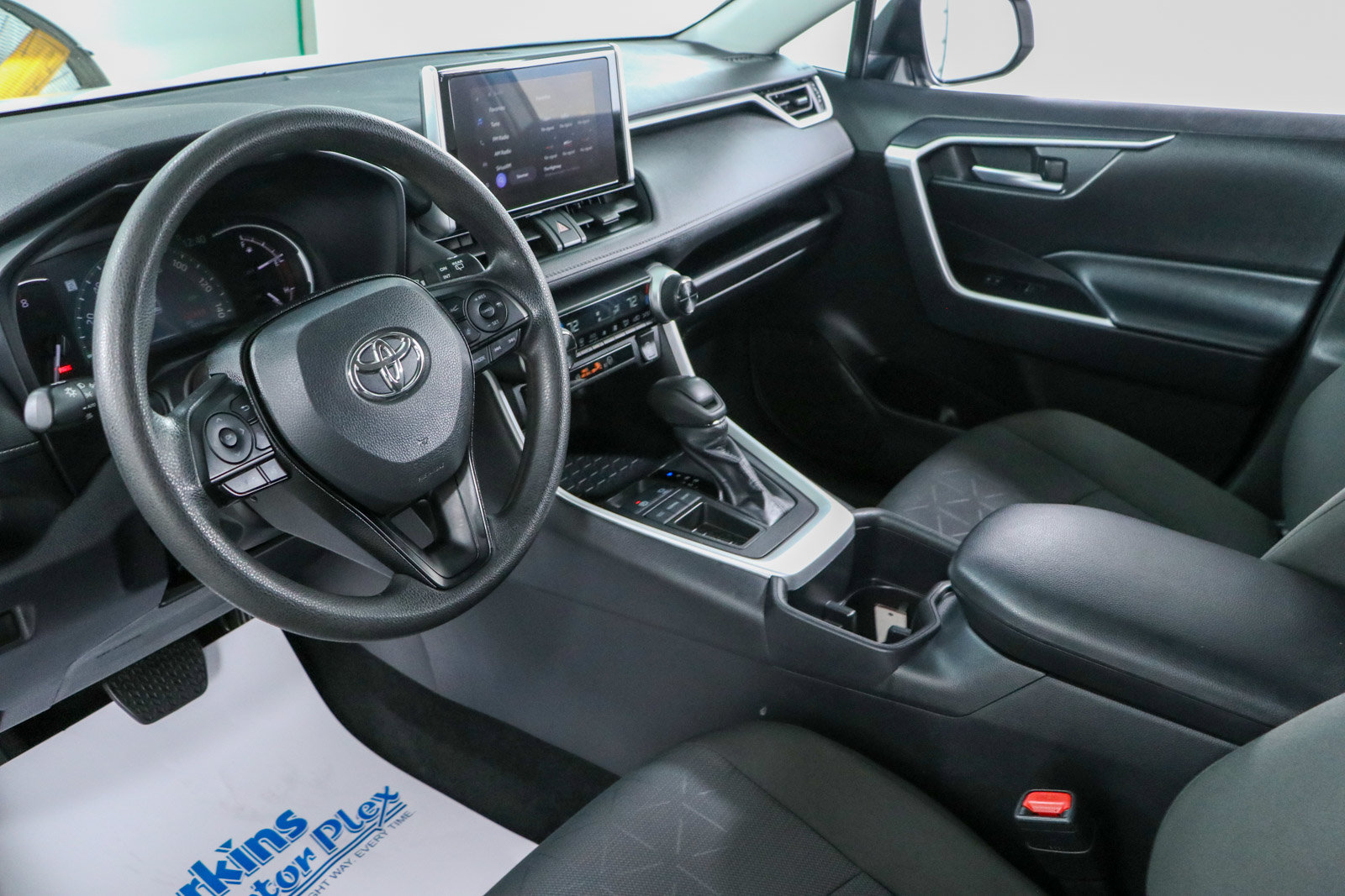 Used 2025 Toyota RAV4 XLE FWD image 22