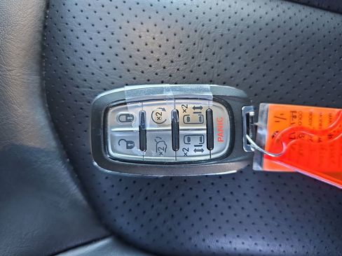 Used 2024 Chrysler Pacifica Touring-L image 35