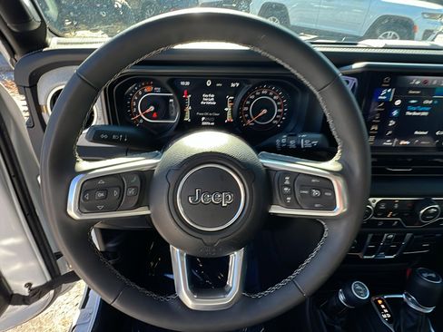 Certified 2025 Jeep Wrangler Sahara image 25