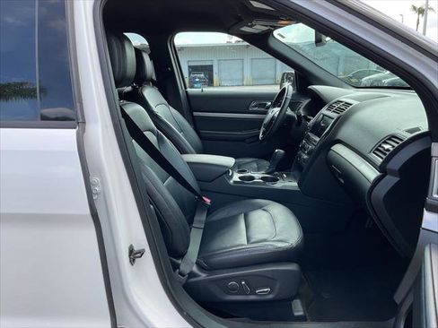 Used 2018 Ford Explorer XLT w/ Equipment Group 202A image 29