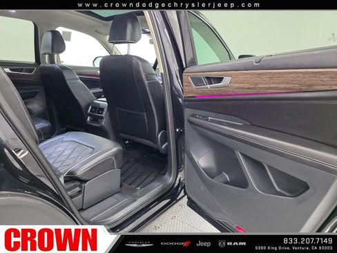 Used 2024 Volkswagen Atlas SEL Premium R-Line image 18