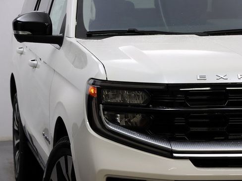 New 2025 Ford Expedition Max Platinum w/ Driver's Package image 4