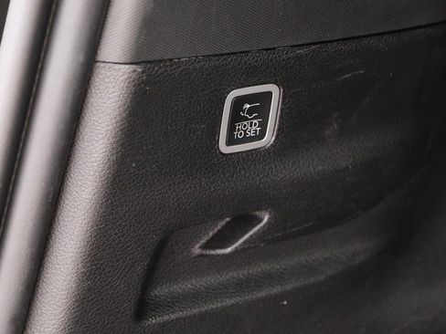 Used 2023 Jeep Wagoneer L Series II AWD/4WD image 9