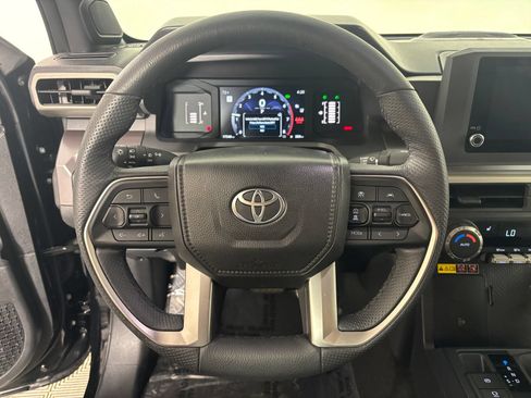 Used 2025 Toyota Tacoma SR5 AWD/4WD image 11