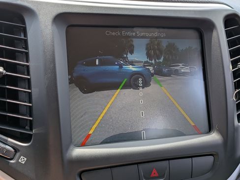 Used 2014 Jeep Cherokee Latitude w/ Comfort/Convenience Group FWD image 31