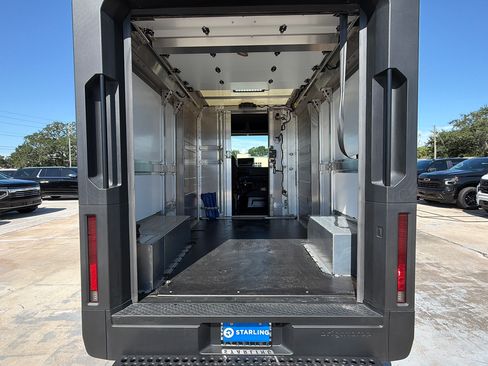 Used 2024 Chevrolet Brightdrop 400 w/ Commercial Equipment Package AWD/4WD image 25