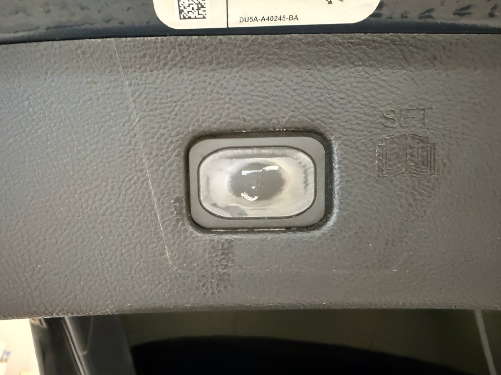 Used 2019 Ford Edge Titanium w/ Equipment Group 301A AWD/4WD image 11