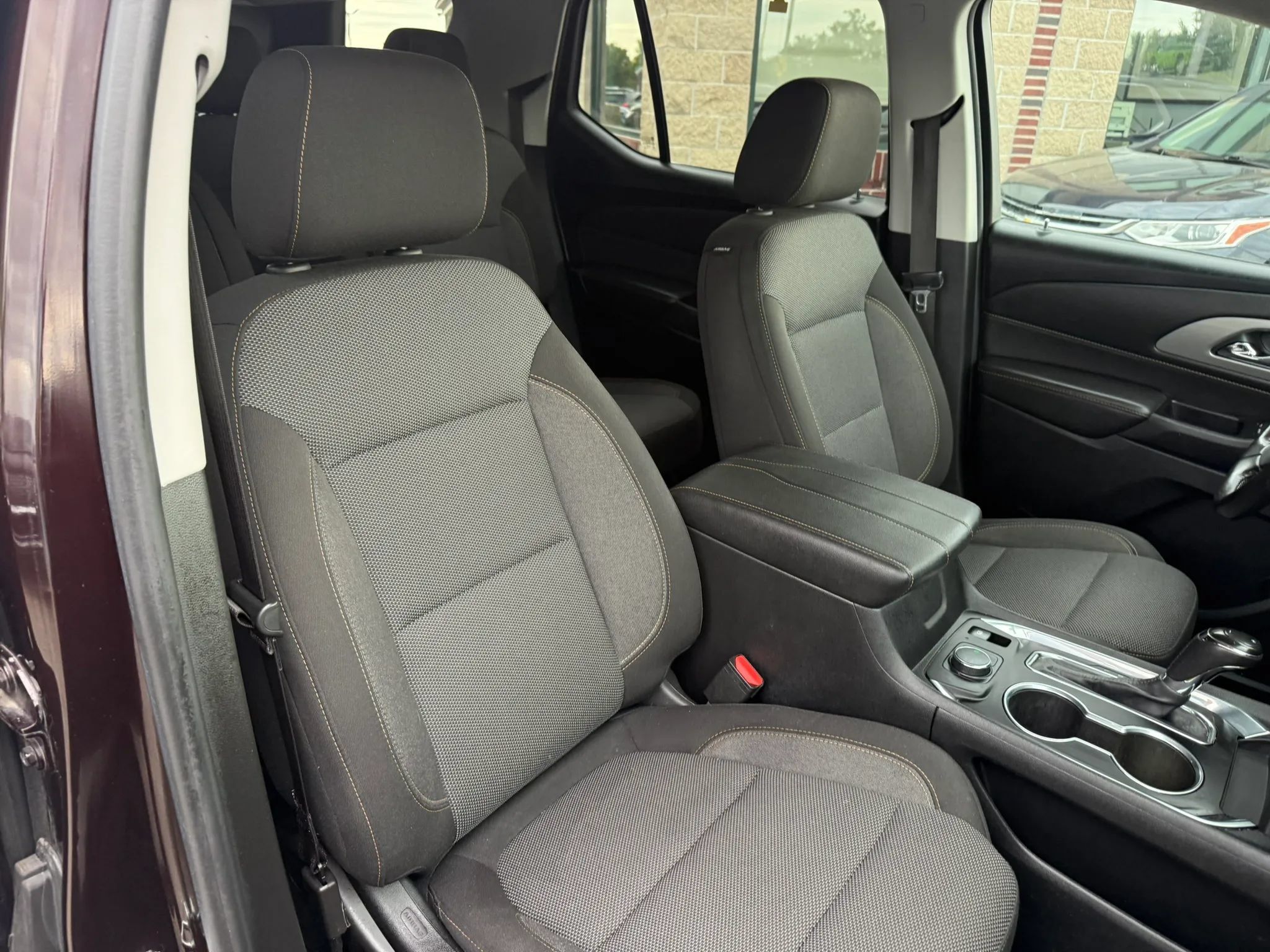 Used 2020 Chevrolet Traverse LT FWD image 35