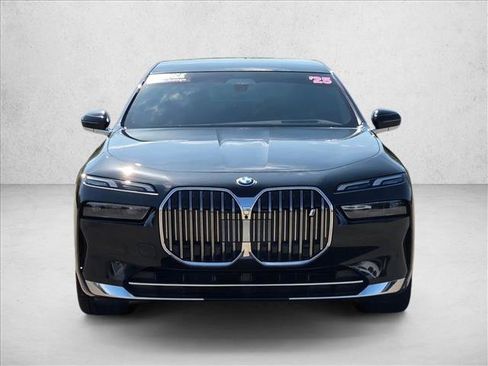 Used 2025 BMW i7 xDrive60 AWD/4WD image 2