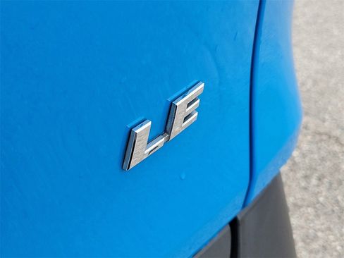 Used 2021 Toyota RAV4 LE image 7