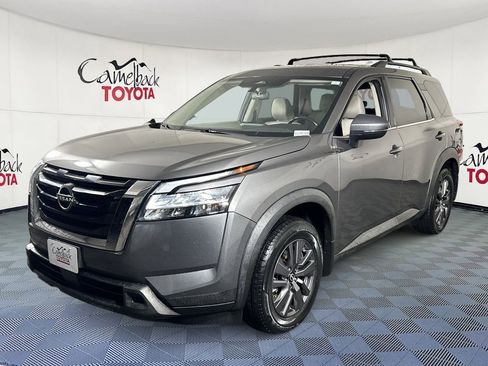 Used 2022 Nissan Pathfinder SV image 4