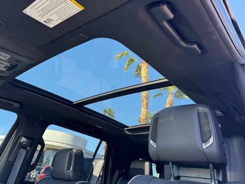 Used 2025 Cadillac Escalade Premium Luxury AWD/4WD image 13