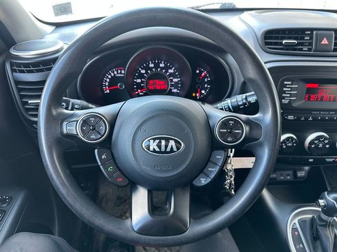 Used 2015 Kia Soul + image 2