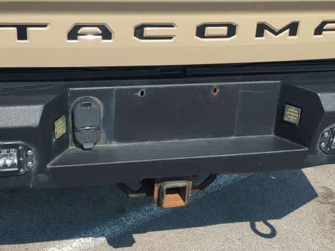 Used 2017 Toyota Tacoma TRD Off-Road w/ Tow Package (A/T) image 35