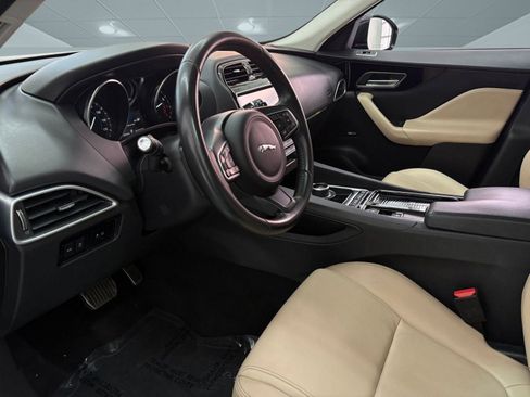 Used 2019 Jaguar F-PACE Premium image 4