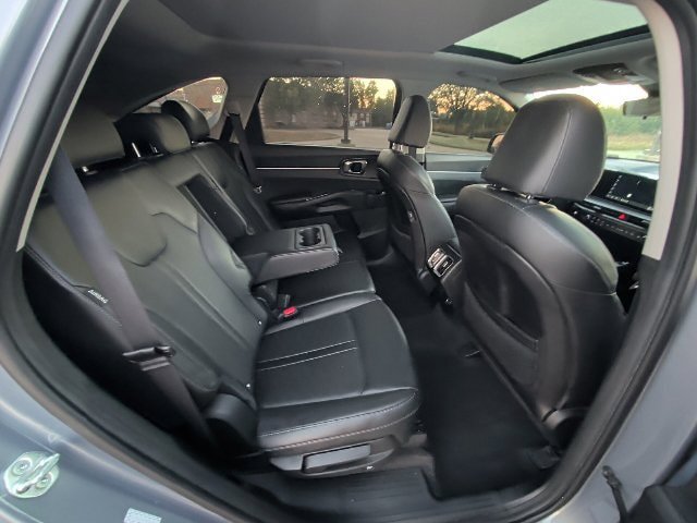 Used 2024 Kia Sorento S w/ Panoramic Sunroof Package FWD image 5